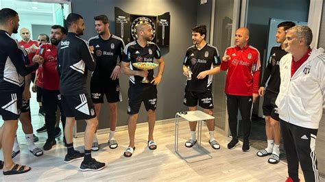 B­e­ş­i­k­t­a­ş­ ­F­u­t­b­o­l­ ­T­a­k­ı­m­ı­ ­b­a­y­r­a­m­l­a­ş­t­ı­